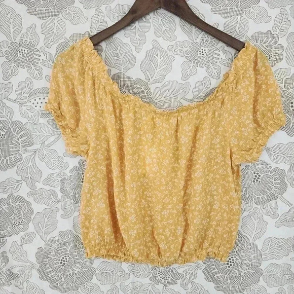 NWT Elodie Off Shoulder Floral Short sleeve Crop top Size M 9740 ct - Picture 2 of 8